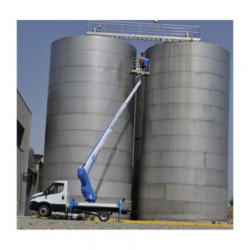 Socage-piattaforme-18-metri-su-nissan1-1